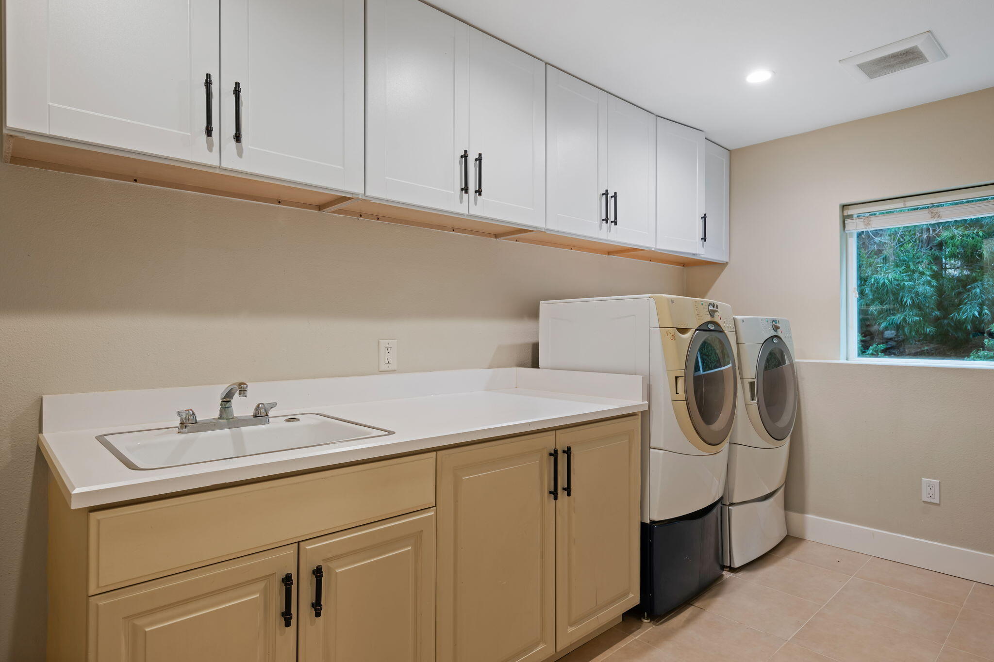 1442 South Rice Road Ojai, CA 93023 - Photo 33 of 54 50-Laundry
