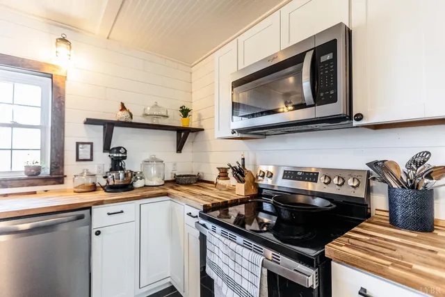 $265,000 | 1439 Meadow Drive, Appomattox, VA 24522