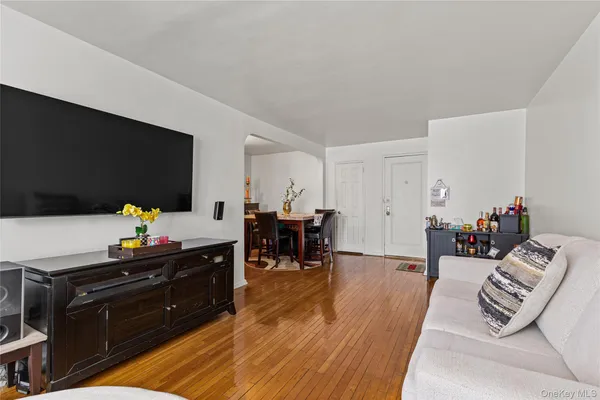 $189,900 | 3239 Barker Avenue, Unit 2J | Olinville
