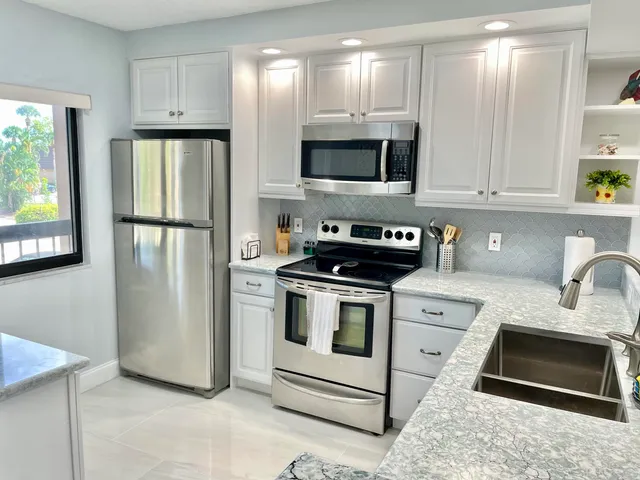 $5,500 | 901 Seafarer Circle, Unit 202, Jupiter, FL 33477