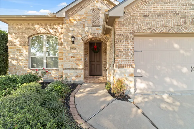 $2,500 | 16726 Aliana Lakes Court, Richmond, TX 77407