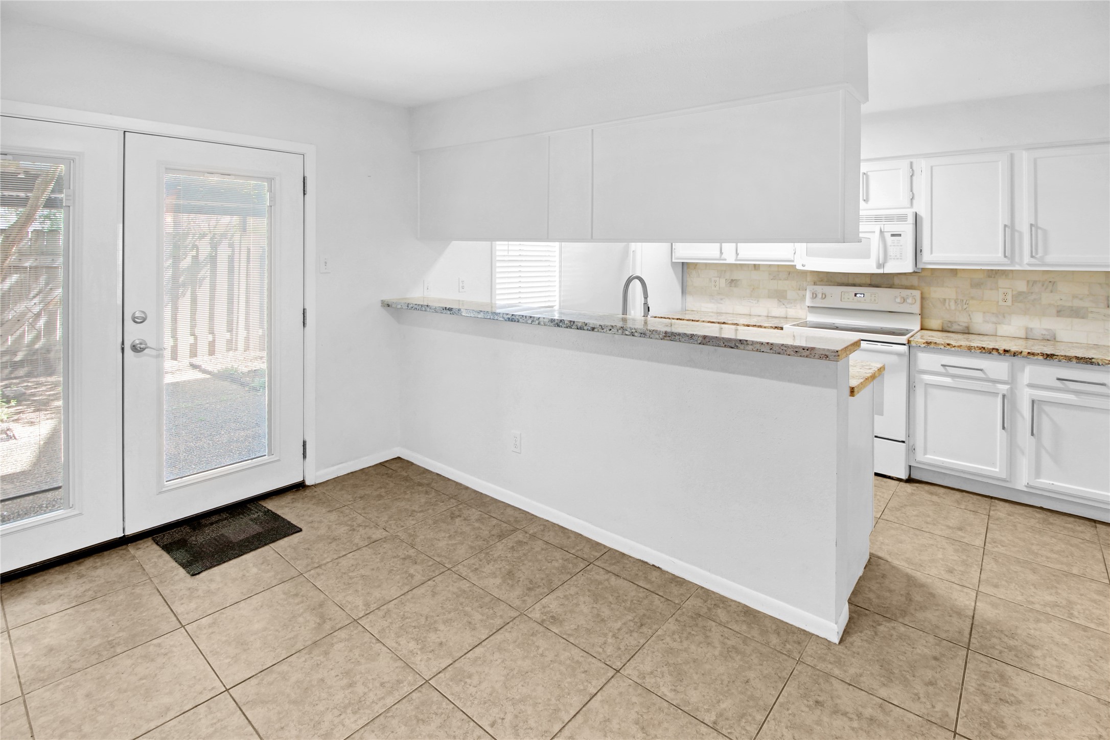 1500 Sandy Springs Road, Unit 69 Houston, TX 77042 - Photo 5 of 32 Breakfast/Dining Room