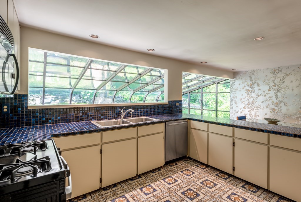 11 Maolis Road Nahant, MA 01908 - Photo 12 of 29 Gallery Image 12