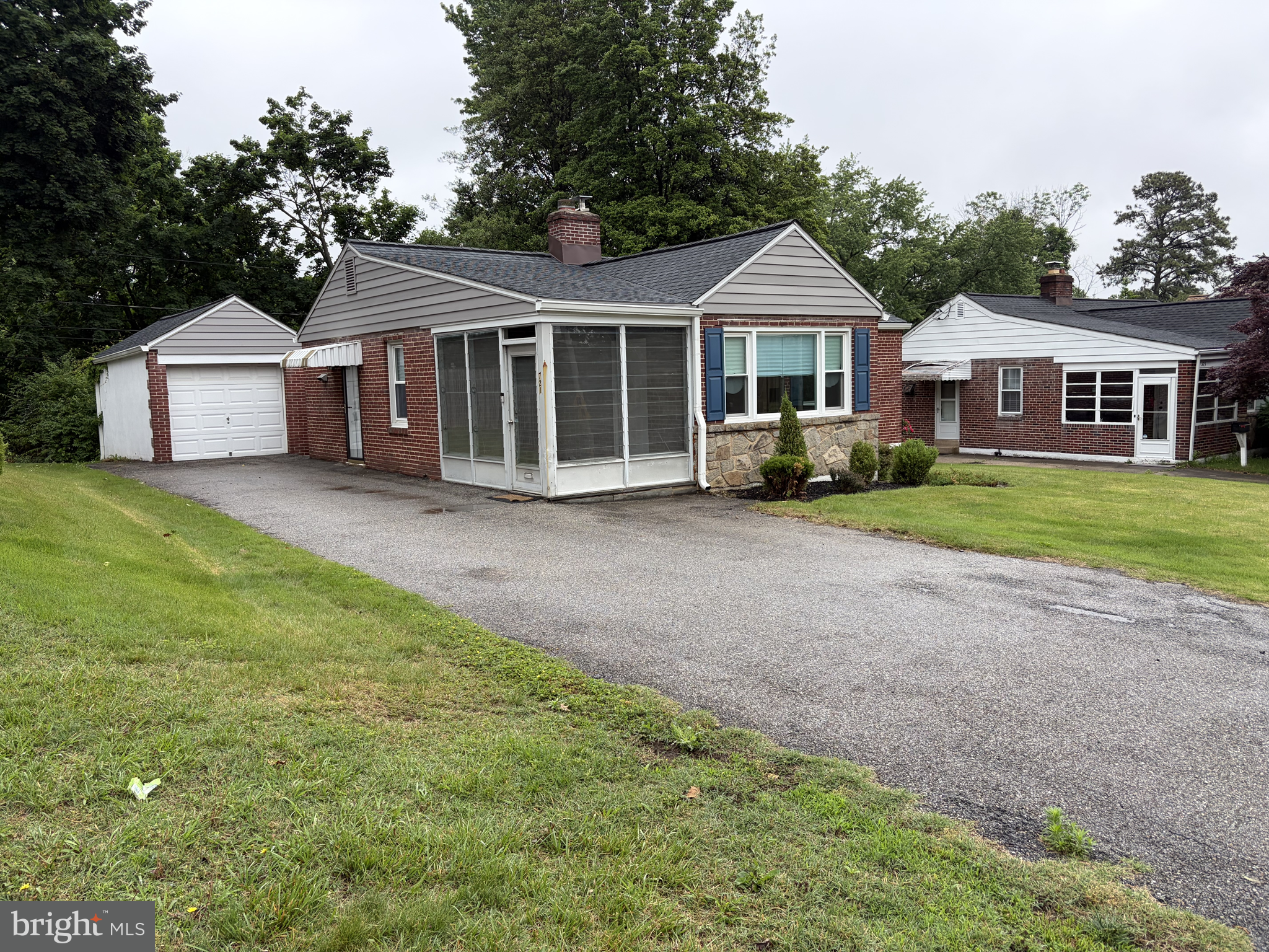 Street, driveway, and garage parking