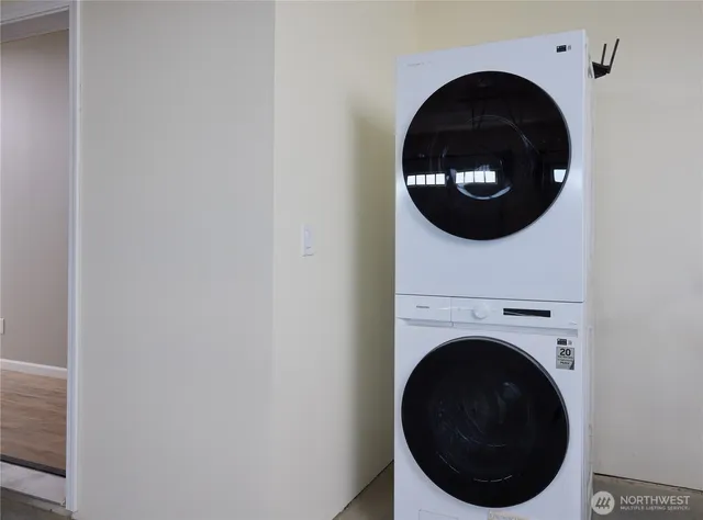 a close up view of a washer and dryer