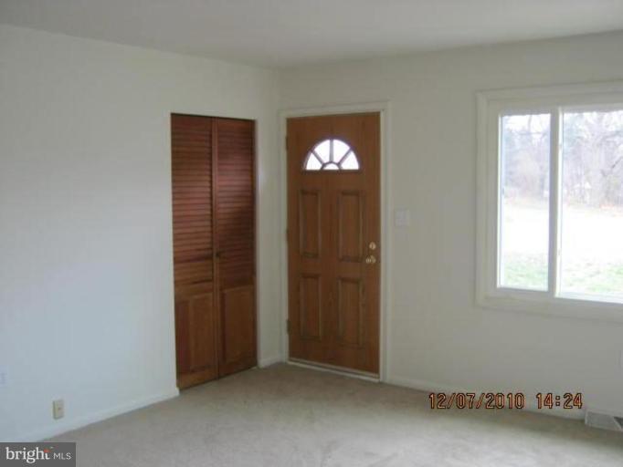 928 Linwood Road Hagerstown, MD 21740 - Photo 6 of 7 Entrance / Foyer