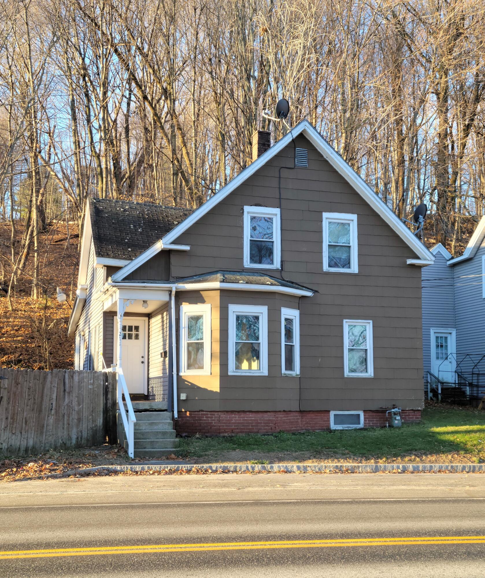 211 Riverside Drive Auburn, ME 04210 - Photo 1 of 38 20211207_081030 (1)