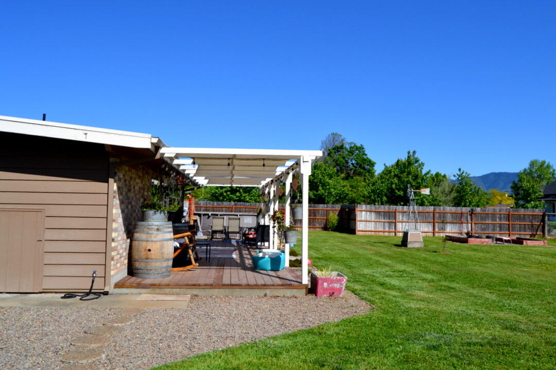 2821 South River Road Grants Pass, OR 97527 - Photo 45 of 51 DSC_8705-001