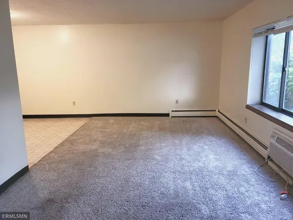 $1,050 | 122 Spring Street, Unit 202, River Falls, WI 54022