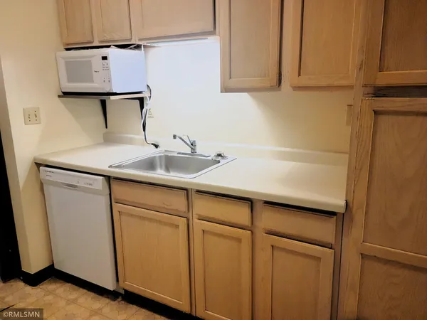 $1,050 | 122 Spring Street, Unit 202, River Falls, WI 54022