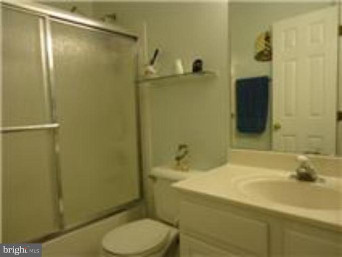 14819 Edman Road Centreville, VA 20121 - Photo 15 of 21 Bath Hallway