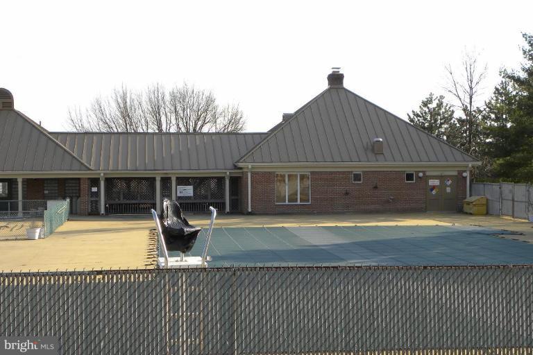 14819 Edman Road Centreville, VA 20121 - Photo 18 of 21 Community Pool