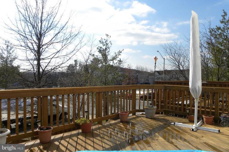 14819 Edman Road Centreville, VA 20121 - Photo 20 of 21 Deck