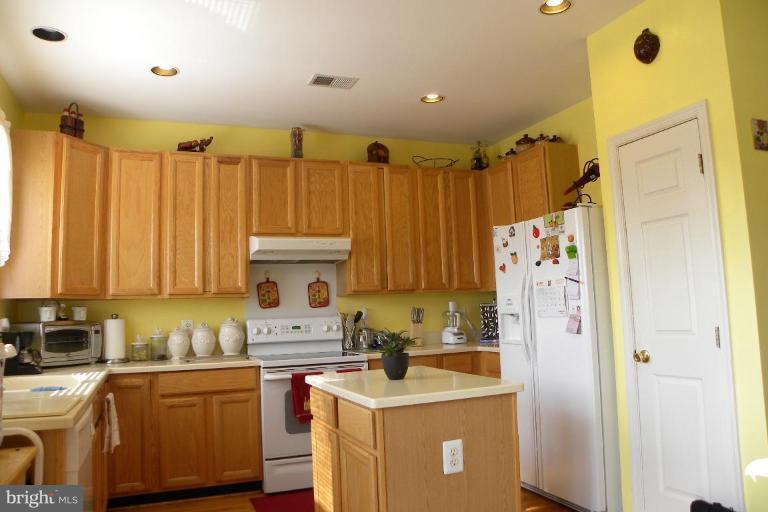 14819 Edman Road Centreville, VA 20121 - Photo 5 of 21 Kitchen
