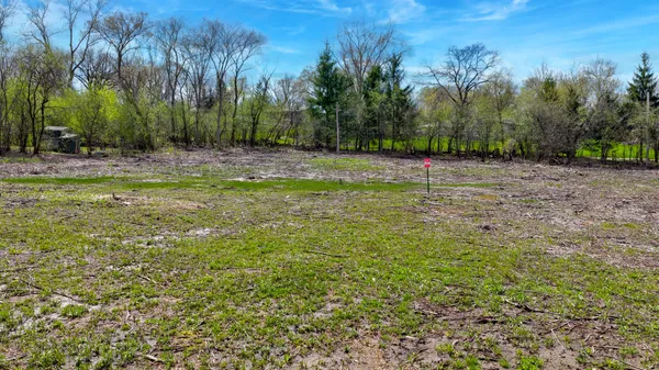 $400,000 | 315-335 North St Marys Road, Green Oaks, IL 60048
