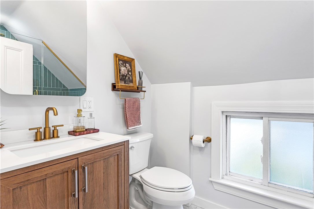 281 Lowden Street Pawtucket, RI 02860 - Photo 19 of 32