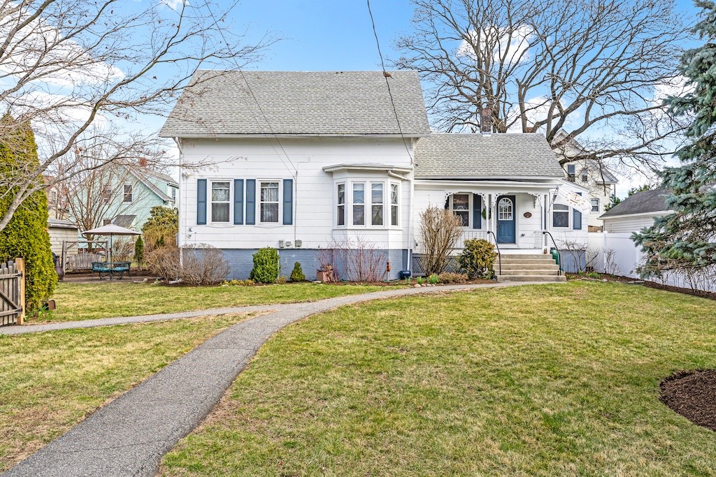 281 Lowden Street Pawtucket, RI 02860 - Photo 2 of 32