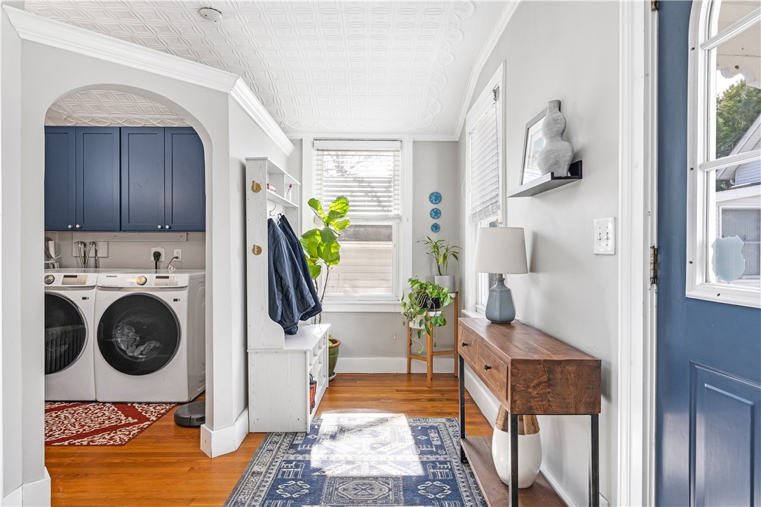 281 Lowden Street Pawtucket, RI 02860 - Photo 3 of 32