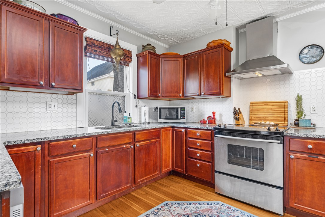 281 Lowden Street Pawtucket, RI 02860 - Photo 6 of 32