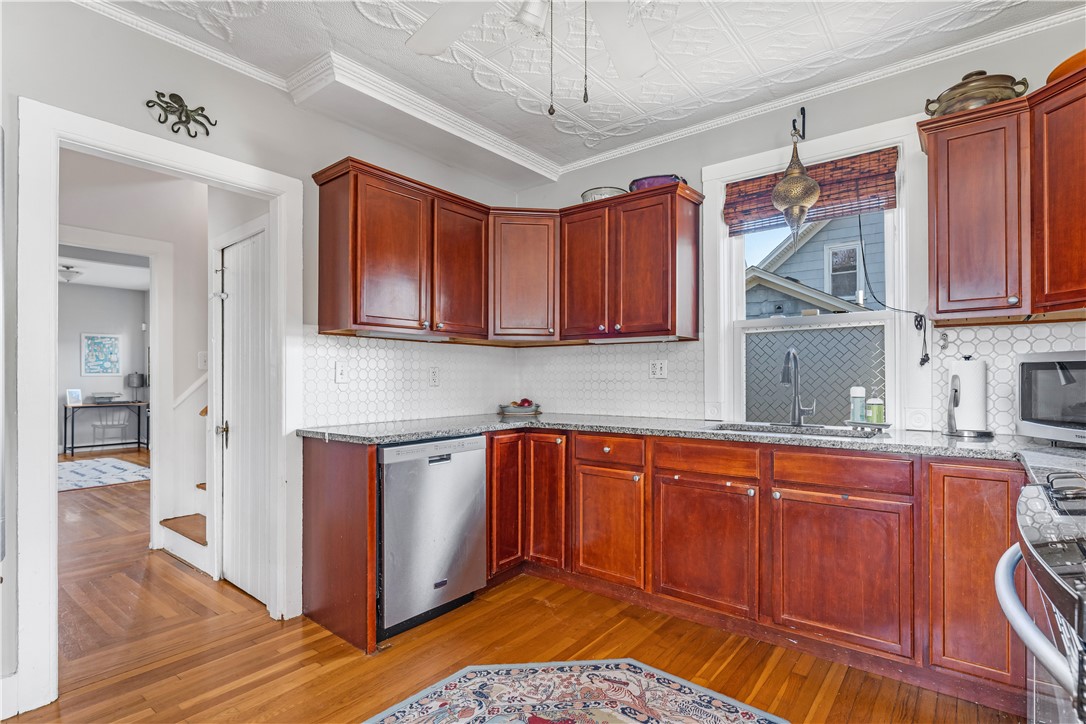 281 Lowden Street Pawtucket, RI 02860 - Photo 8 of 32