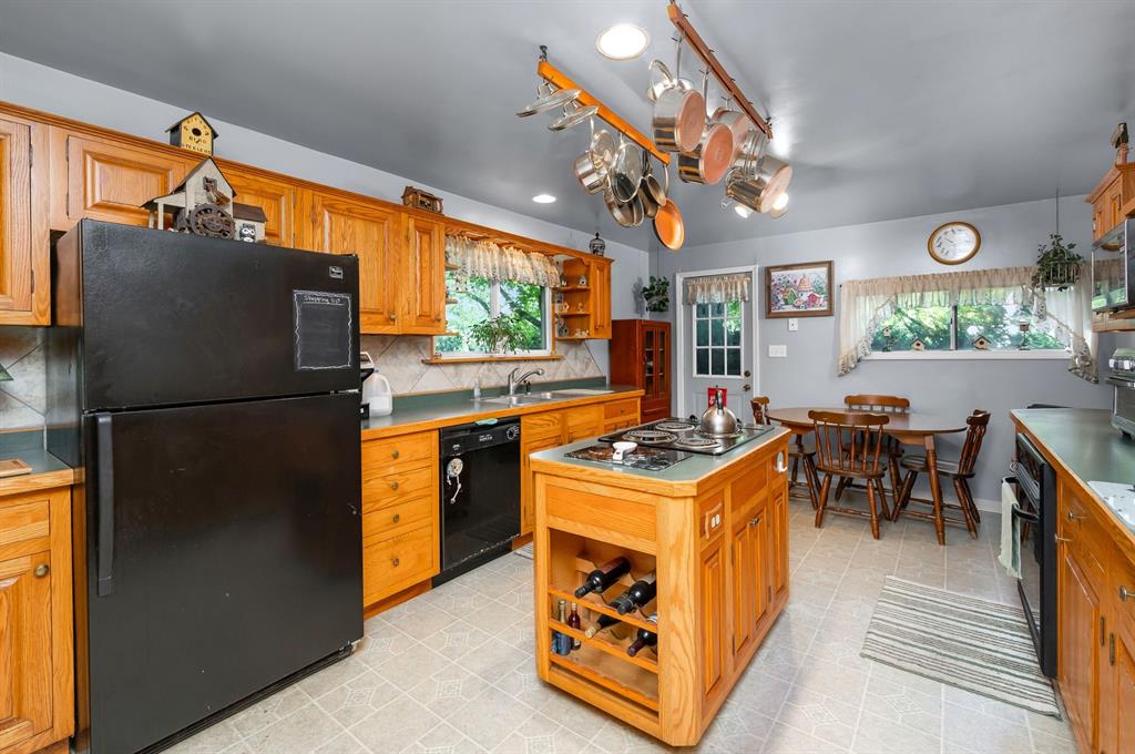 202 Quail Road Evans City, PA 16033 - Photo 7 of 39 Kitchen