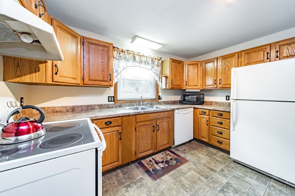 85 Bates Road Westfield, MA 01085 - Photo 19 of 40 Gallery Image 19