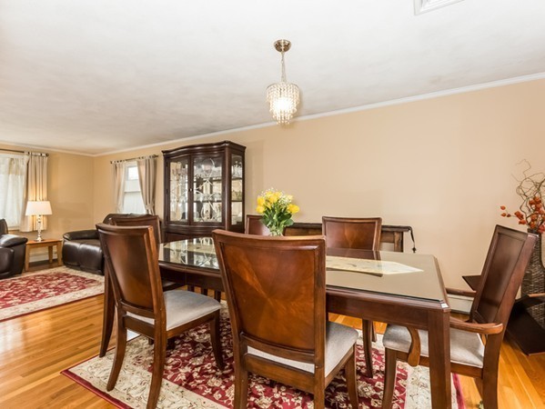 33 Noanett Road Needham, MA 02494 - Photo 5 of 25