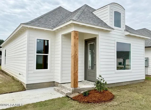 $242,400 | 230 Berchman Oaks Drive, Lafayette, LA 70506