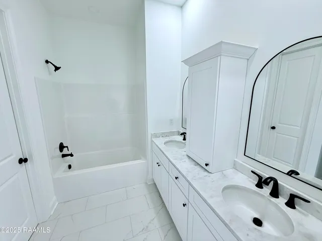 $242,400 | 230 Berchman Oaks Drive, Lafayette, LA 70506