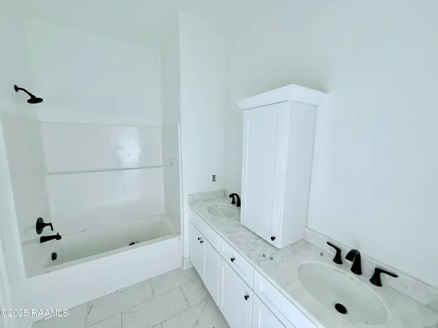 $242,400 | 230 Berchman Oaks Drive, Lafayette, LA 70506