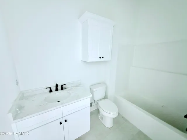 $242,400 | 230 Berchman Oaks Drive, Lafayette, LA 70506