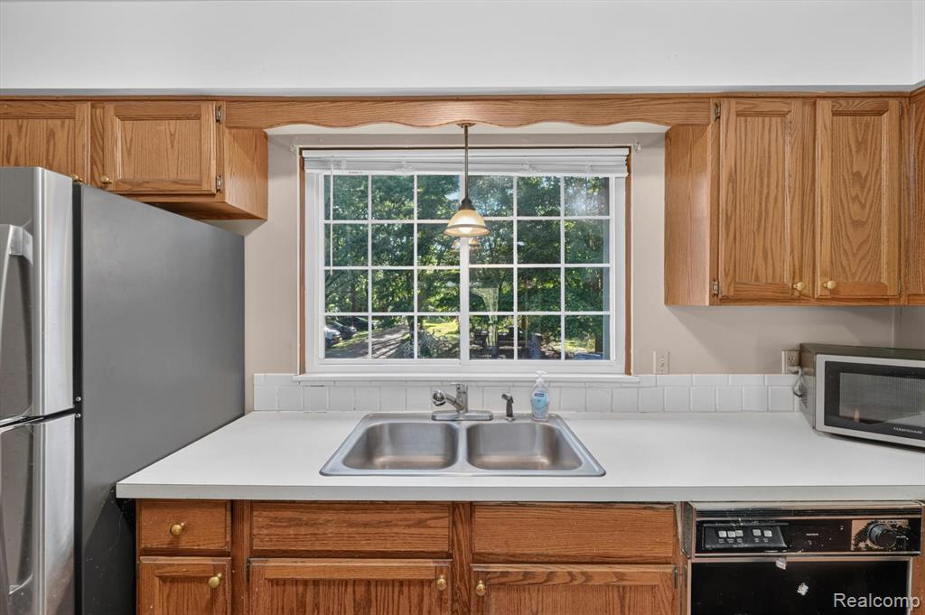 4430 Center Road Flint, MI 48506 - Photo 13 of 49