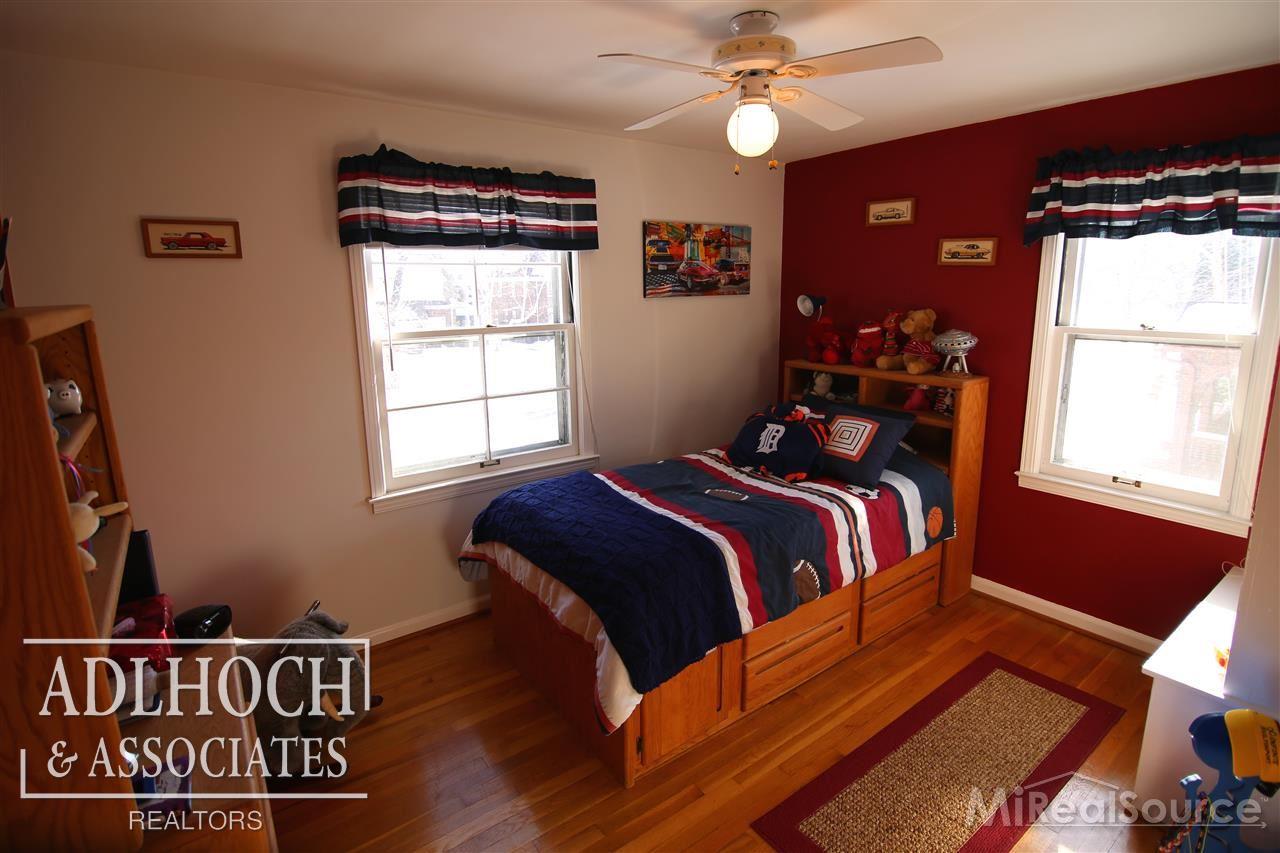 1437 Yorkshire Road Grosse Pointe Park, MI 48230 - Photo 13 of 17