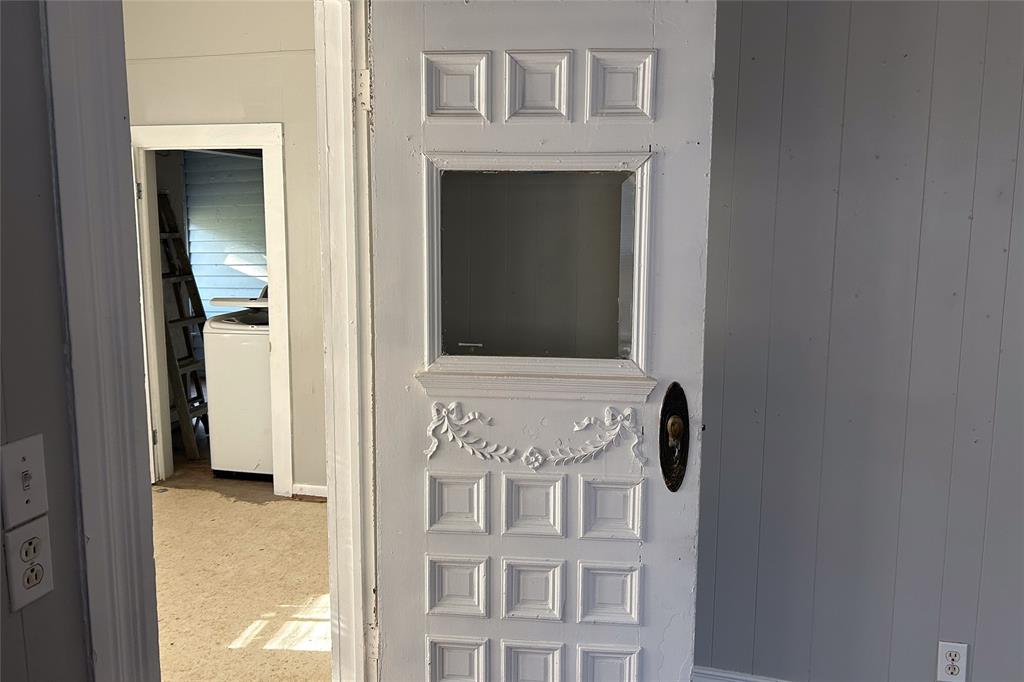 701 South Clements Street Gainesville, TX 76240 - Photo 15 of 28 a view of front door