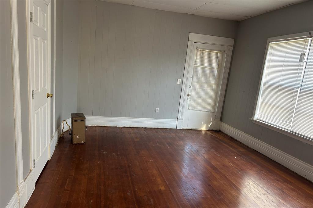 701 South Clements Street Gainesville, TX 76240 - Photo 20 of 28 wooden floor in an empty room with a window