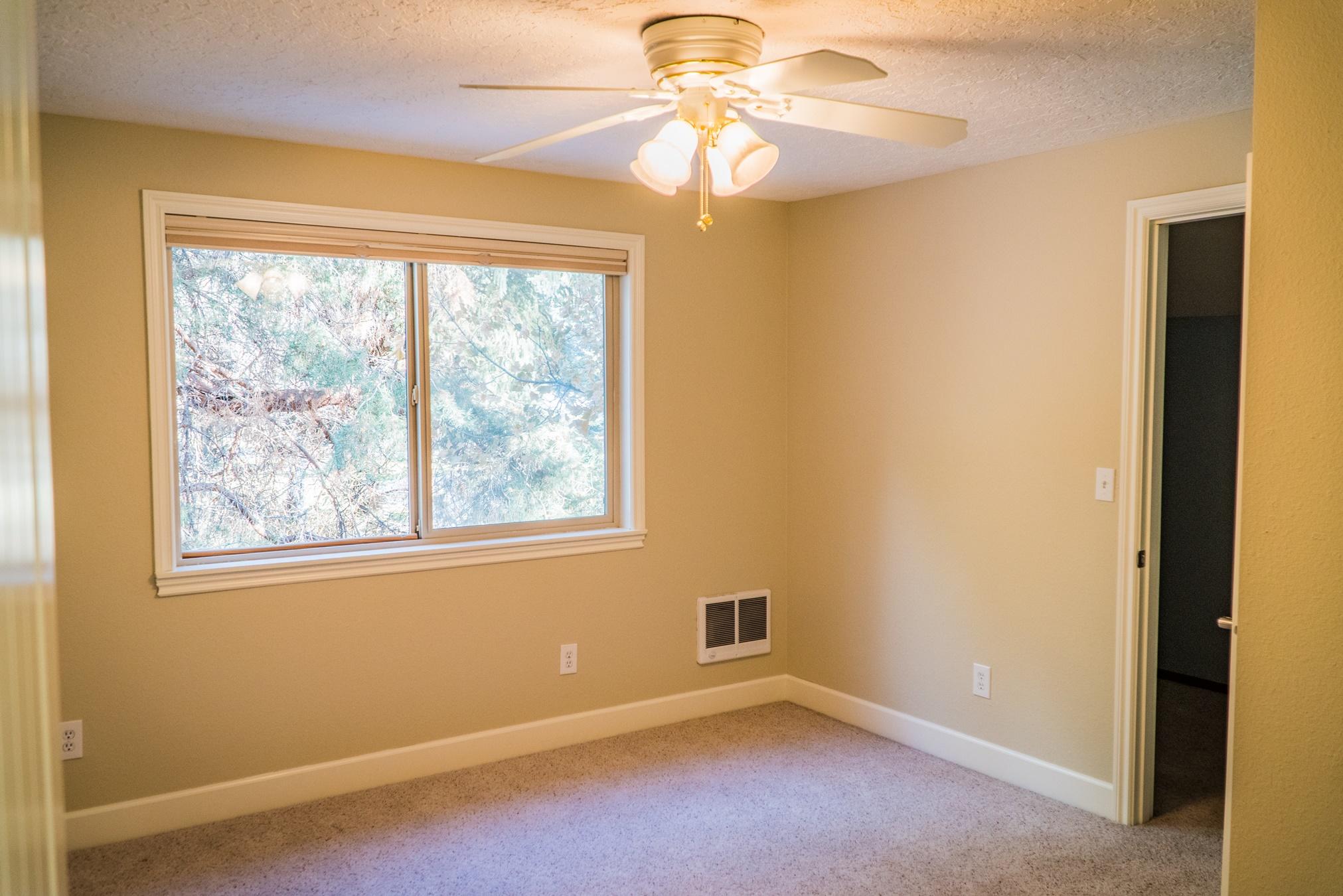 20380 Strawline Road Bend, OR 97702 - Photo 26 of 30 Bedroom #4 with a large walk in closet.
