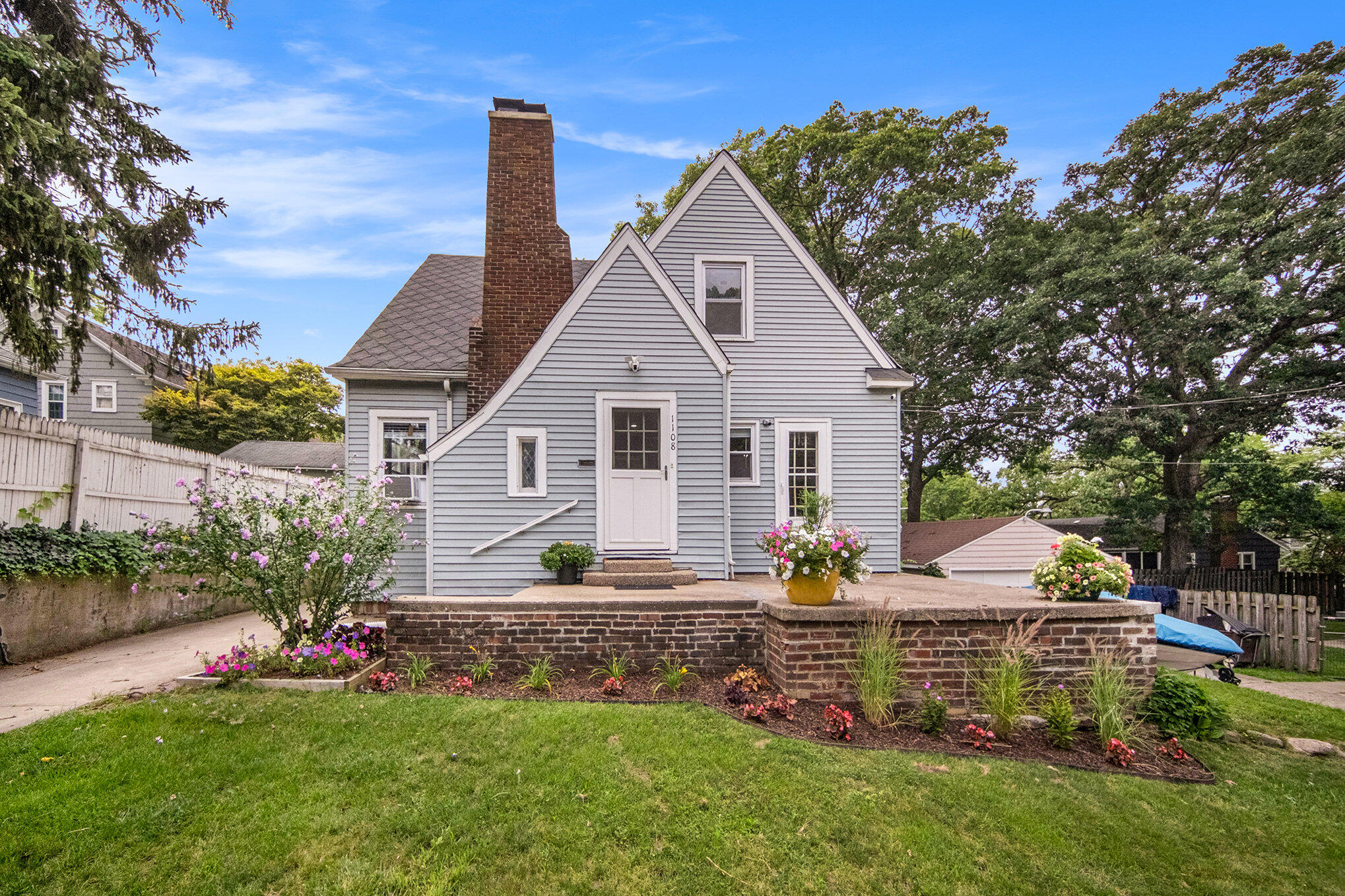 1108 Sixth Street Jackson, MI 49203 - Photo 2 of 18 002_sbp_29