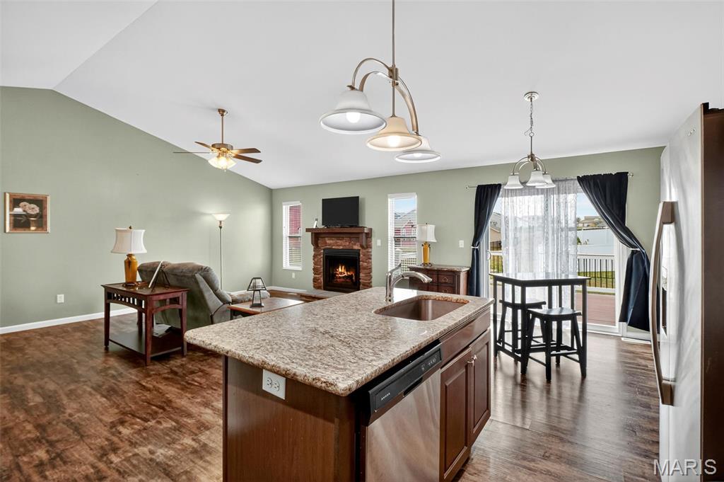 1126 Castle Green Drive Waterloo, IL 62298 - Photo 11 of 36