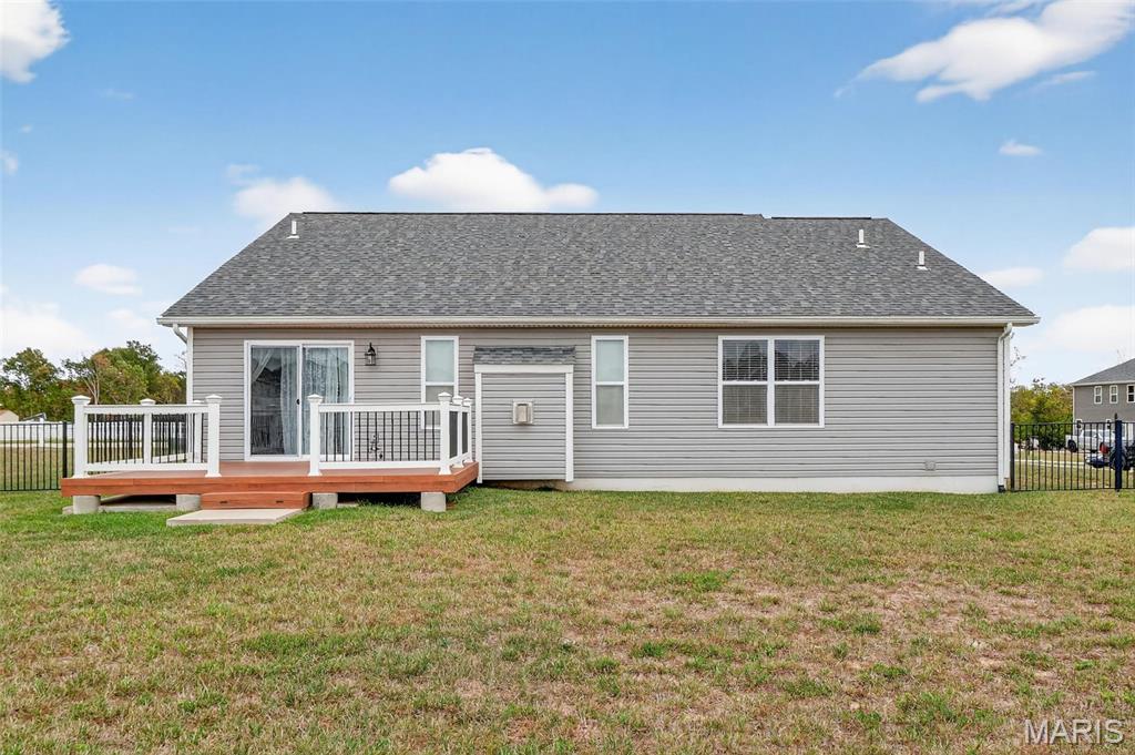 1126 Castle Green Drive Waterloo, IL 62298 - Photo 27 of 36