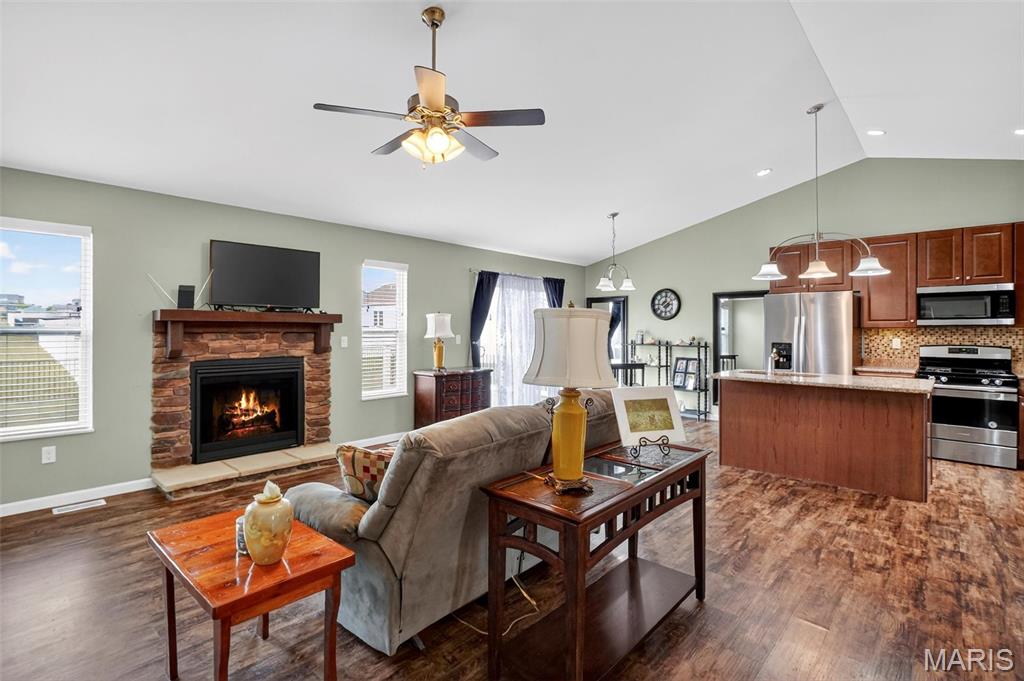 1126 Castle Green Drive Waterloo, IL 62298 - Photo 4 of 36