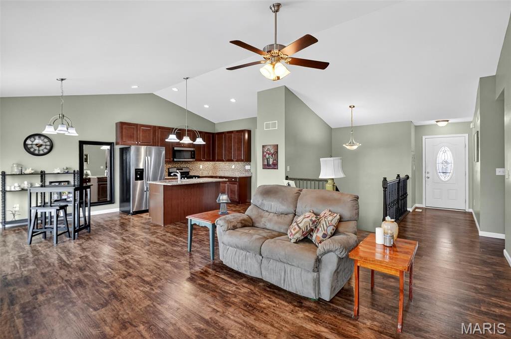 1126 Castle Green Drive Waterloo, IL 62298 - Photo 6 of 36