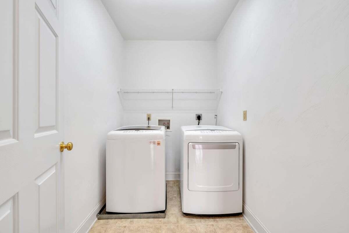 4444 Pheasant Ridge Road, Unit 207 Roanoke, VA 24014 - Photo 17 of 49 a utility room with dryer and washer