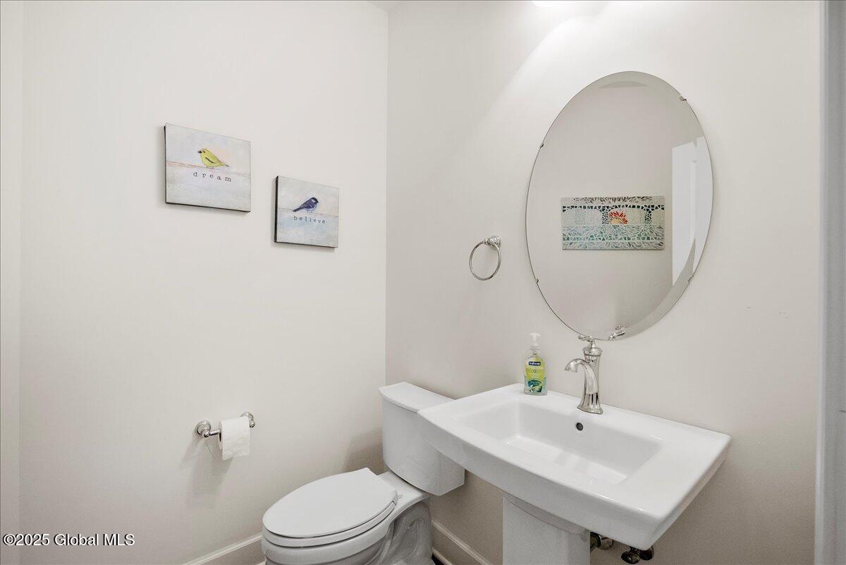 31 Tamarack Lane Colonie, NY 12309 - Photo 14 of 42 23-P1060090