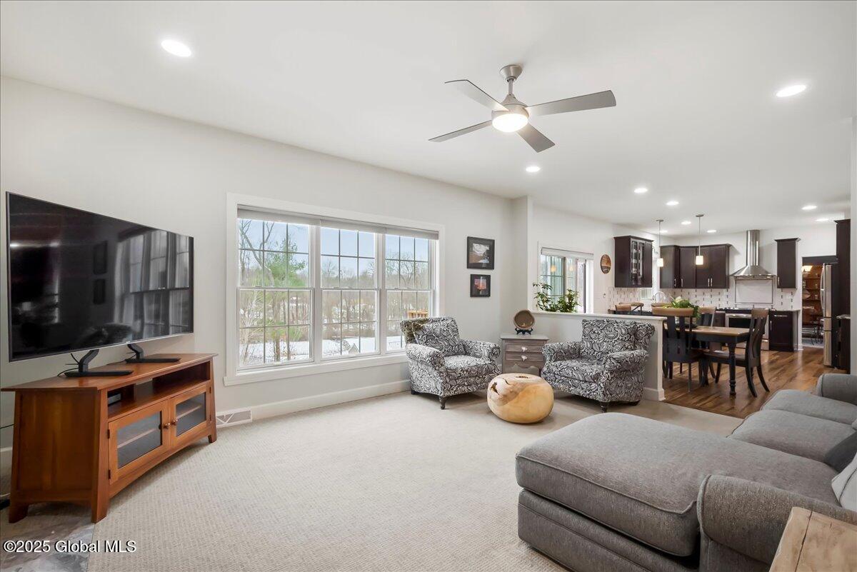 31 Tamarack Lane Colonie, NY 12309 - Photo 8 of 42 09-P1040974