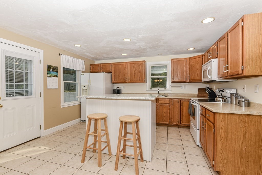 200 Cedarwood Road Stoughton, MA 02072 - Photo 8 of 28