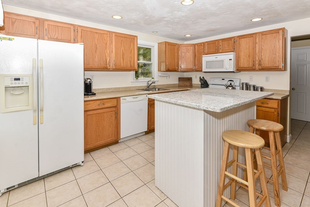 200 Cedarwood Road Stoughton, MA 02072 - Photo 9 of 28