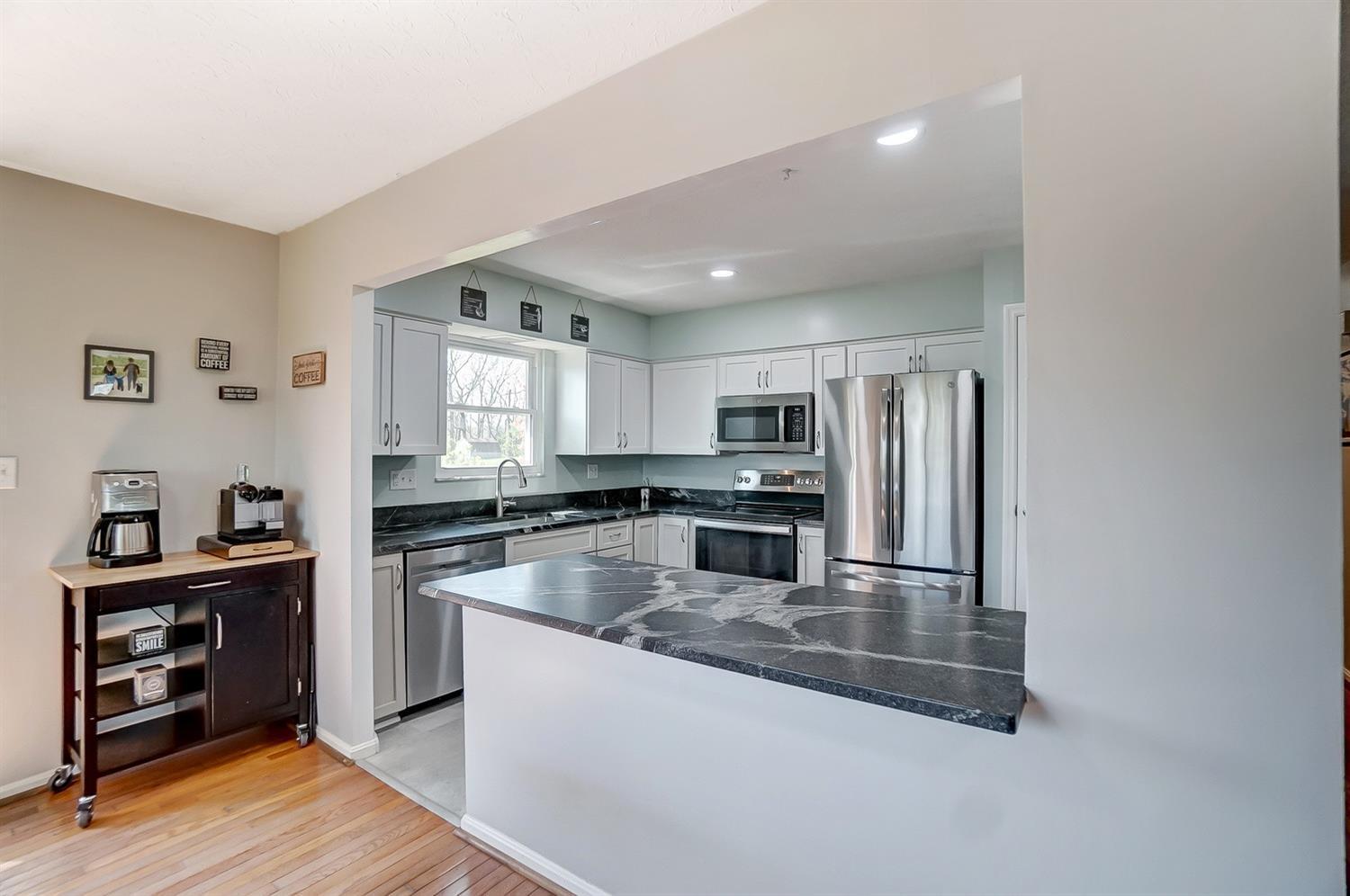 2979 Kleeman Road Cincinnati, OH 45211 - Photo 6 of 20