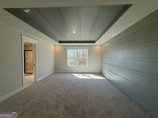 a view of empty room with window