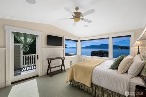 $8,900,000 | 1114 B Avenue, Anacortes, WA 98221