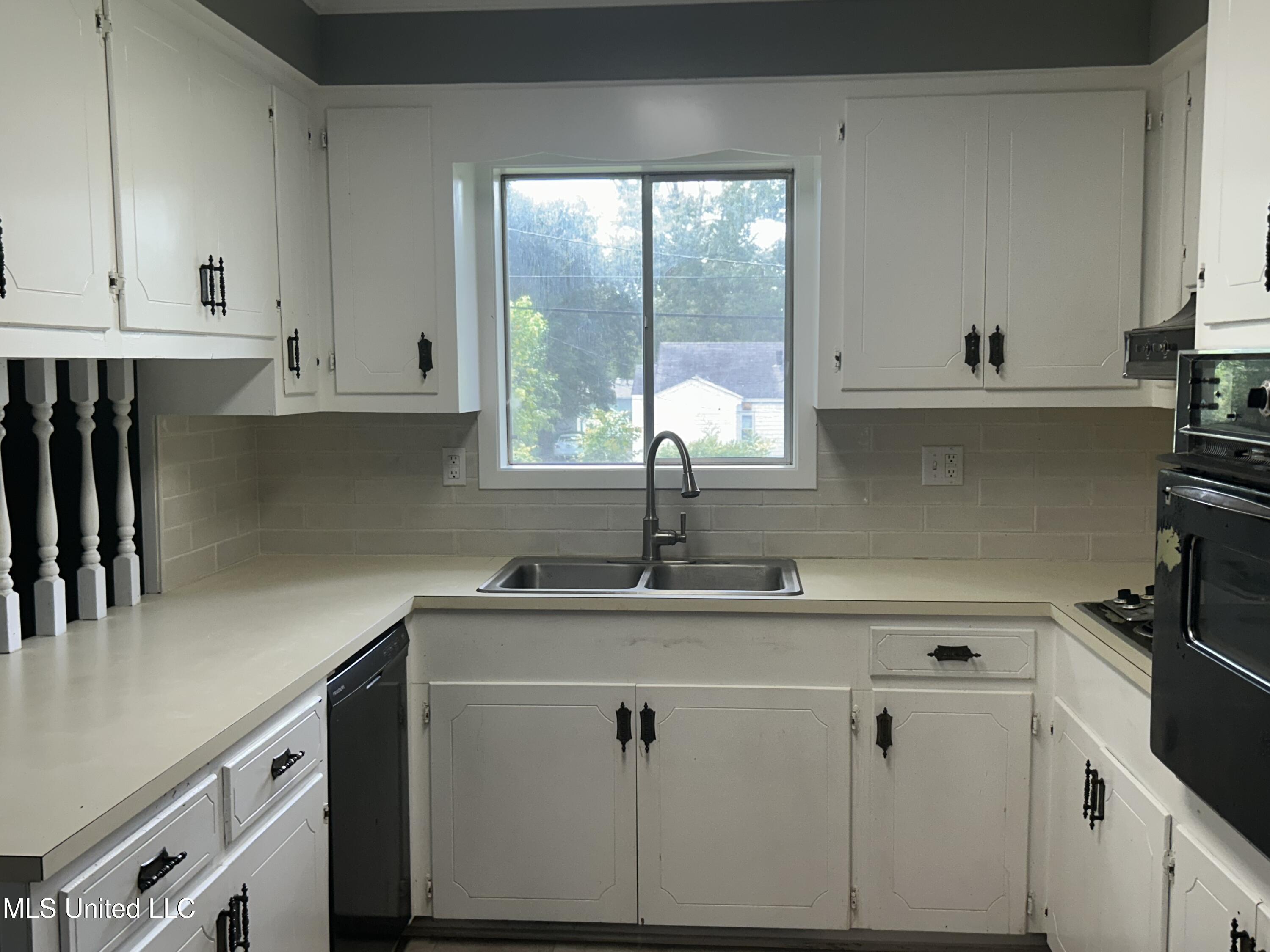 11 Shadow Lane Natchez, MS 39120 - Photo 2 of 21 IMG_1194